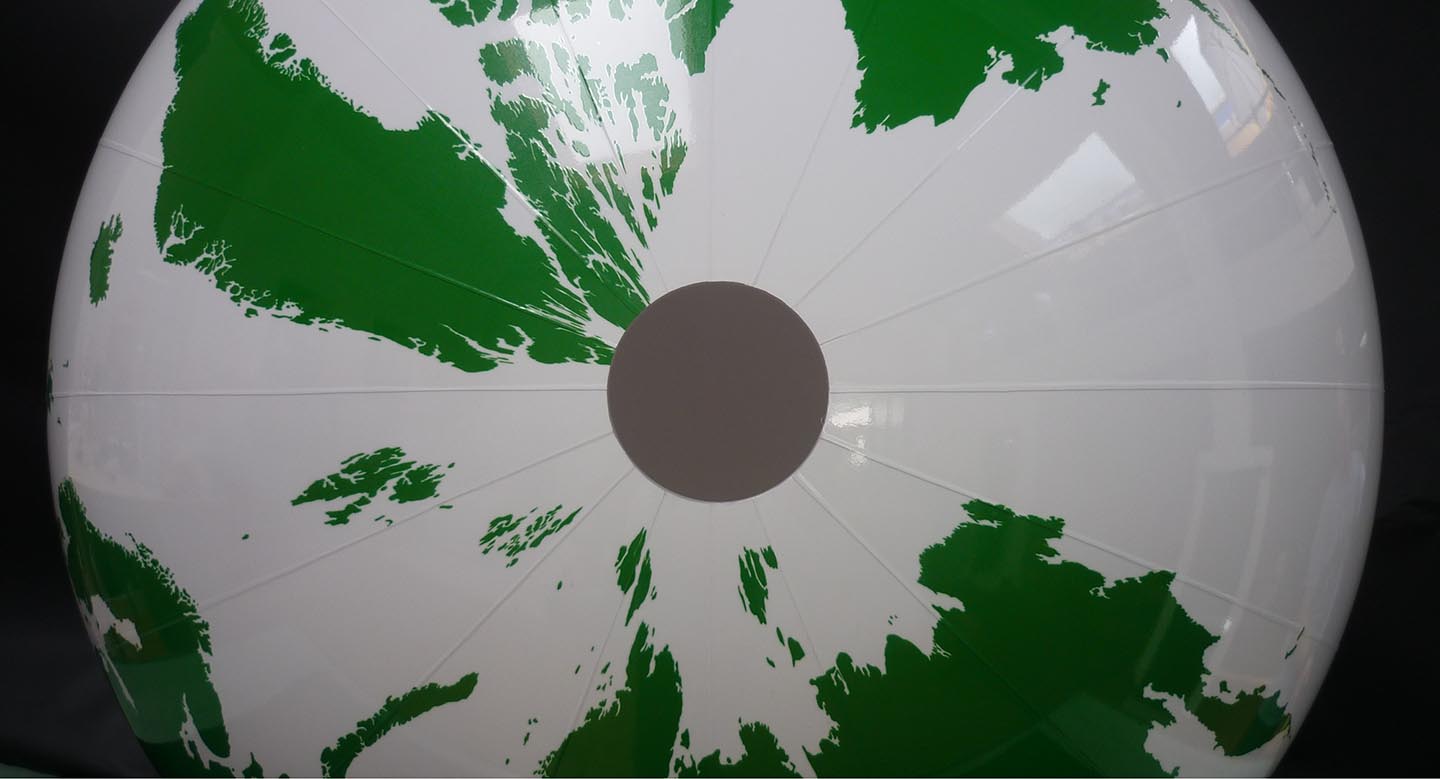 Kugelbeklebung, Globusherstellung inkl. Foliendruck auf Klebefolie, Folienplott und Folienbeklebunb