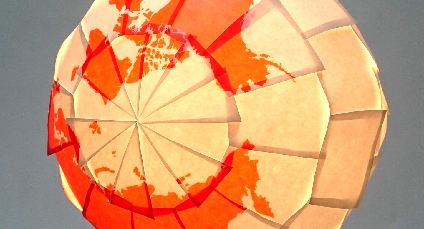 Globus Kugel beklebt, als Kunstobjekt oder Gebrauchsglobus