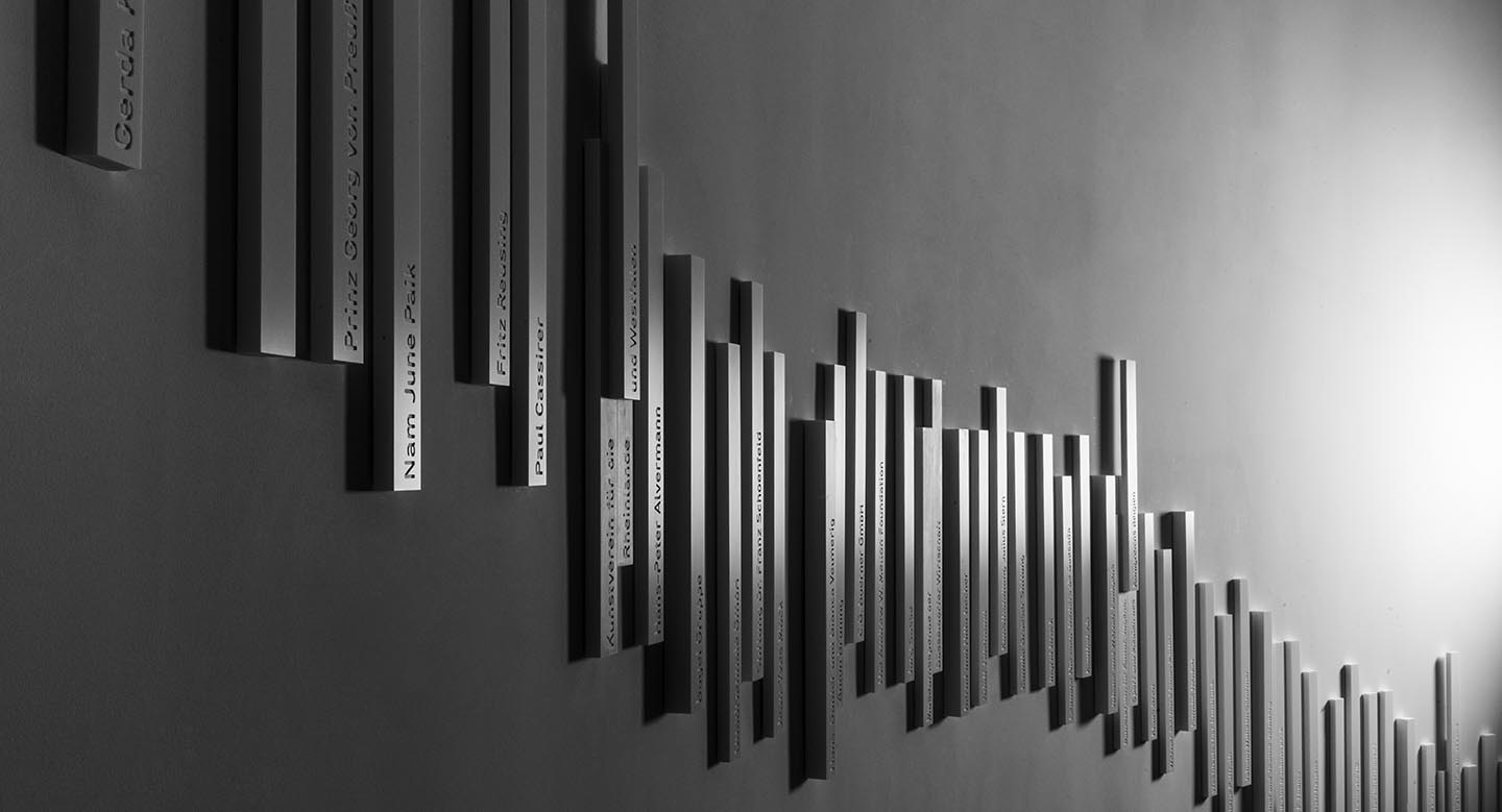 Fr&#228;sen auf Form und mit Gravur versehen